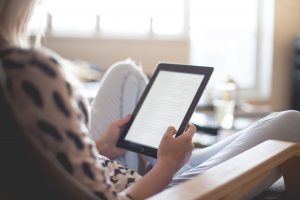  Naše životní pojištění online zvládnete sami od stolu či z postele, bez agenta v kravatě, který vám bude vnucovat, co je pro něj samotného nejvýhodnější.