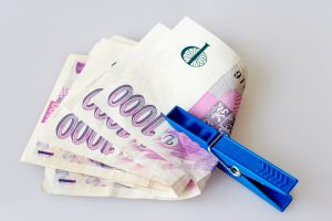 Další mýtus: Stačí mít peníze bokem. Nestačí. 